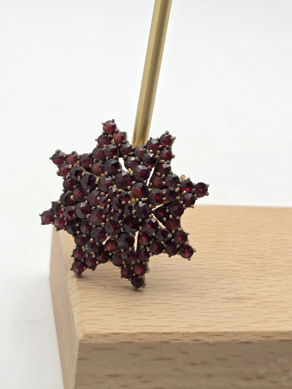 Vintage Bohemian Garnet Starburst Snowflake Cluster Brooch Pin Gold Tone 1.25